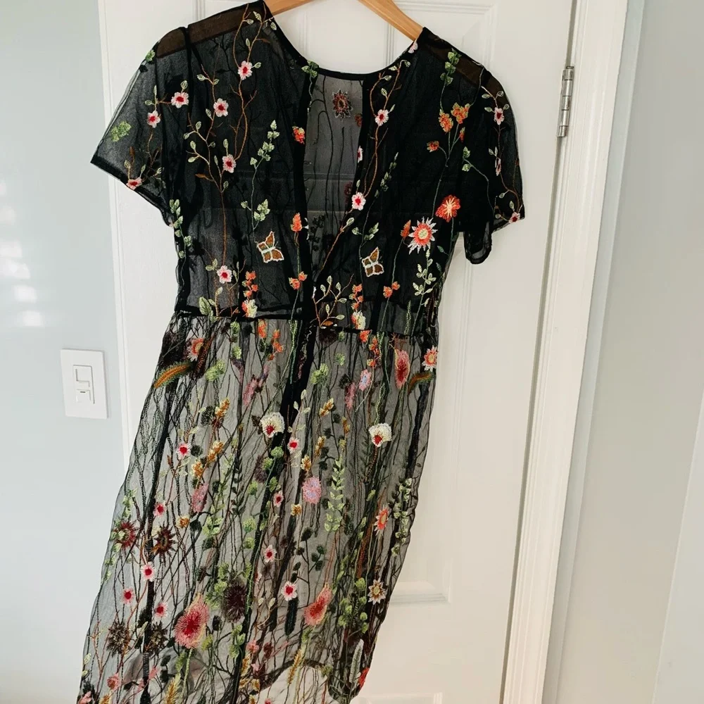 Metisu Embroidered Dress with slip - Picture 3 of 9